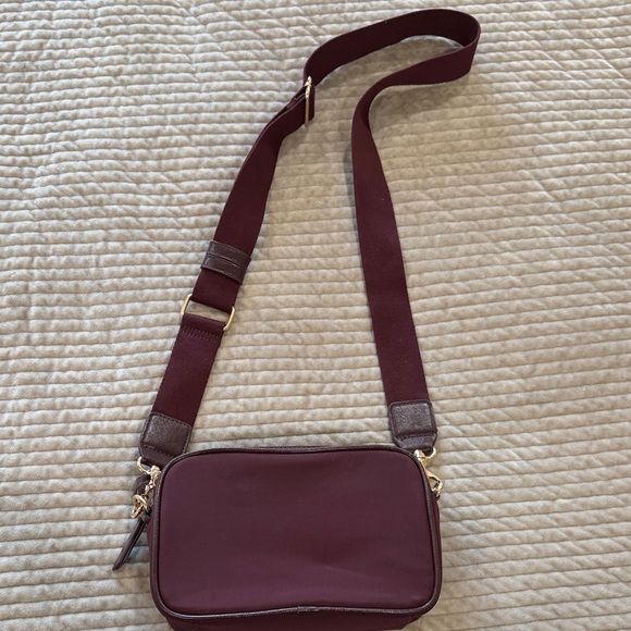 Universal Thread Handbags - Universal Thread Burgundy Crossbody Camera Bag with Gold Hardware